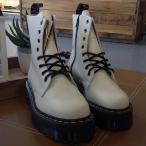 New In Box - Dr. Martens Jadon 15265100